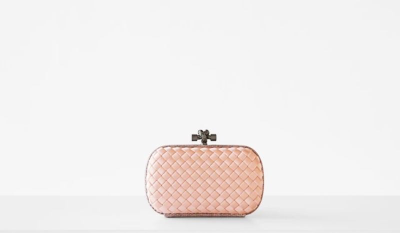 batchbottega-venetas-knot-clutch-15332880243482029360627-2-17411495461031375105640.jpg