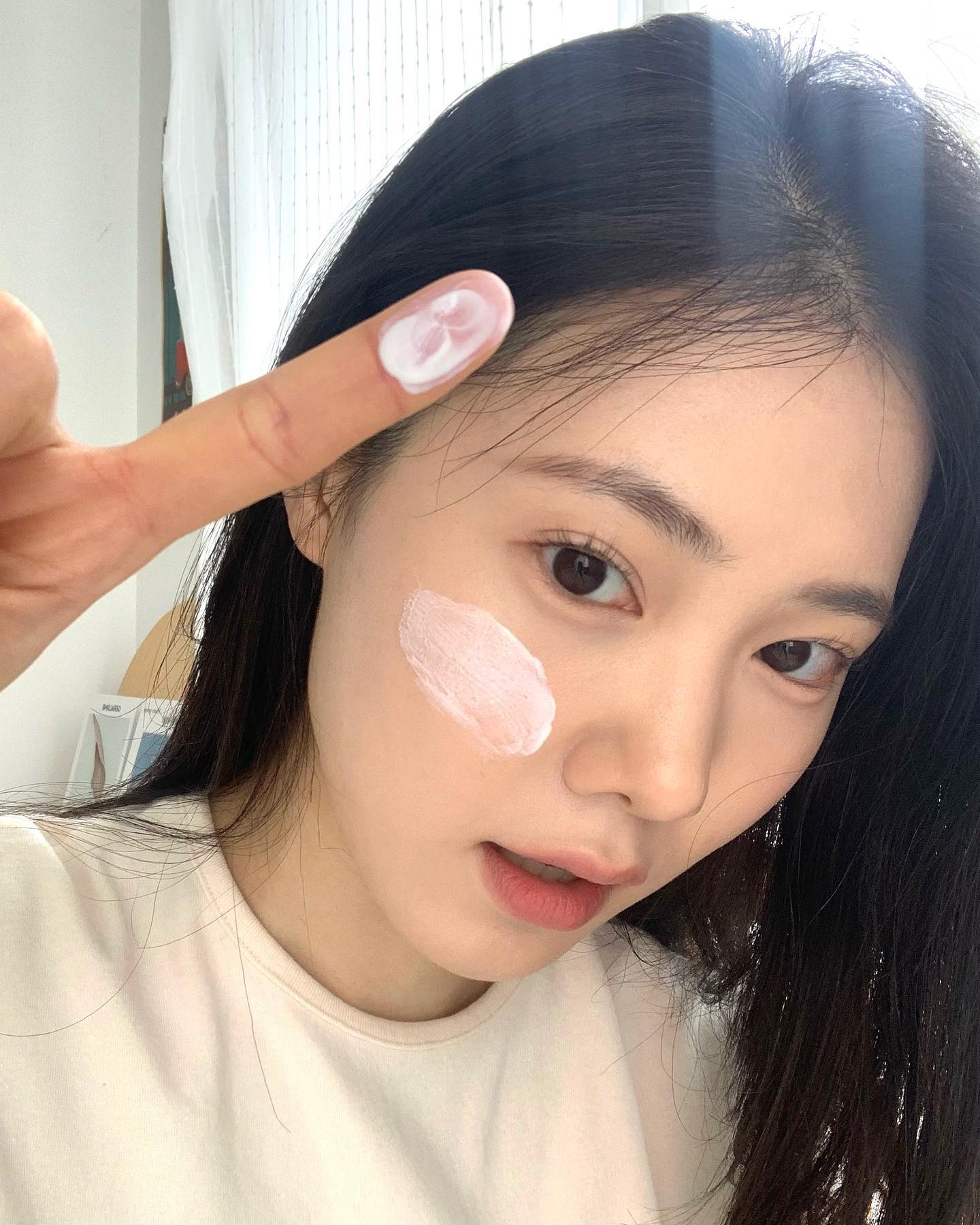Trời nồm thế này, 1 phút lơ là có thể khiến bộ mỹ phẩm của bạn "gục ngã" - Ảnh 3. Trời nồm thế này, 1 phút lơ là có thể khiến bộ mỹ phẩm của bạn "gục ngã" - Ảnh 3.