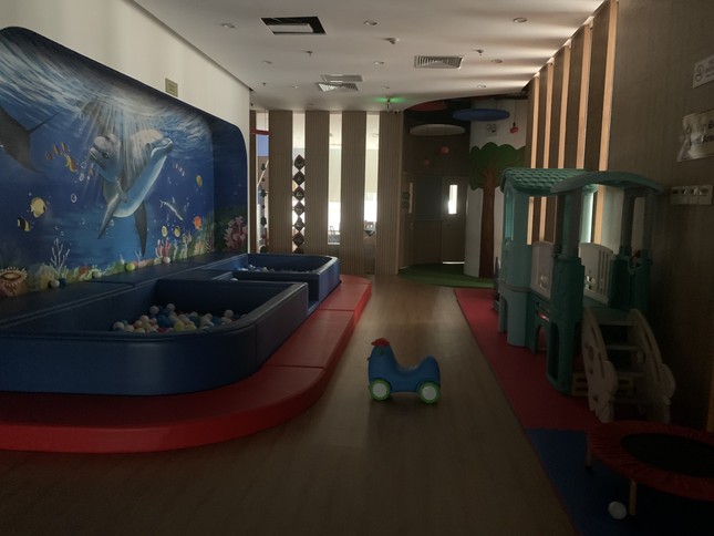 Đ&oacute;ng cả trăm triệu nhưng trẻ kh&ocirc;ng thể đến trường - Ảnh 1.