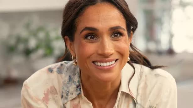 Meghan gây tranh cãi khi khuyên cha mẹ làm đĩa trái cây cầu vồng trị giá tiền triệu 