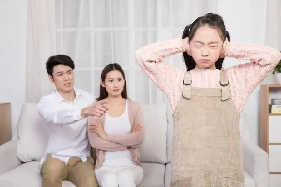 Đừng để sự v&ocirc; &yacute; l&agrave;m tổn thương con - Ảnh 2.