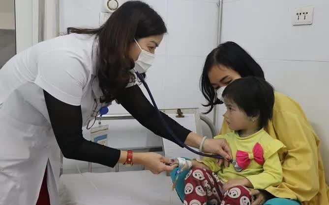 Thời tiết miền Bắc bước v&agrave;o chuỗi ng&agrave;y nồm ẩm: Cẩn trọng với nhiều bệnh l&acirc;y truyền - Ảnh 3.