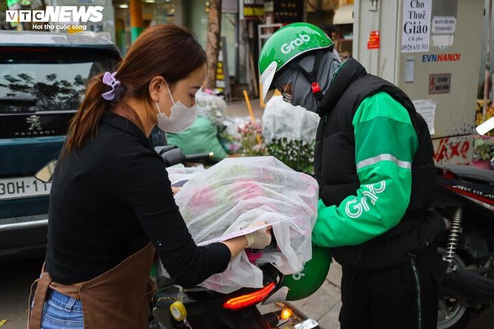 Khách hàng đổi 'gu', săn mua sen đá độc lạ dịp 8/3 - Ảnh 12.