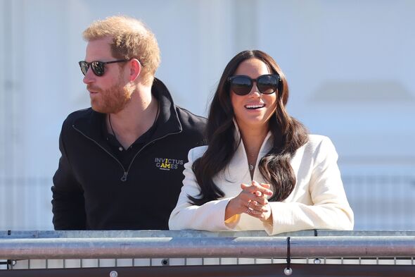 Meghan dùng họ Sussex trong khi Thân vương William có đến 3 họ: Họ của Hoàng gia Anh còn phức tạp hơn ta tưởng!- Ảnh 2.