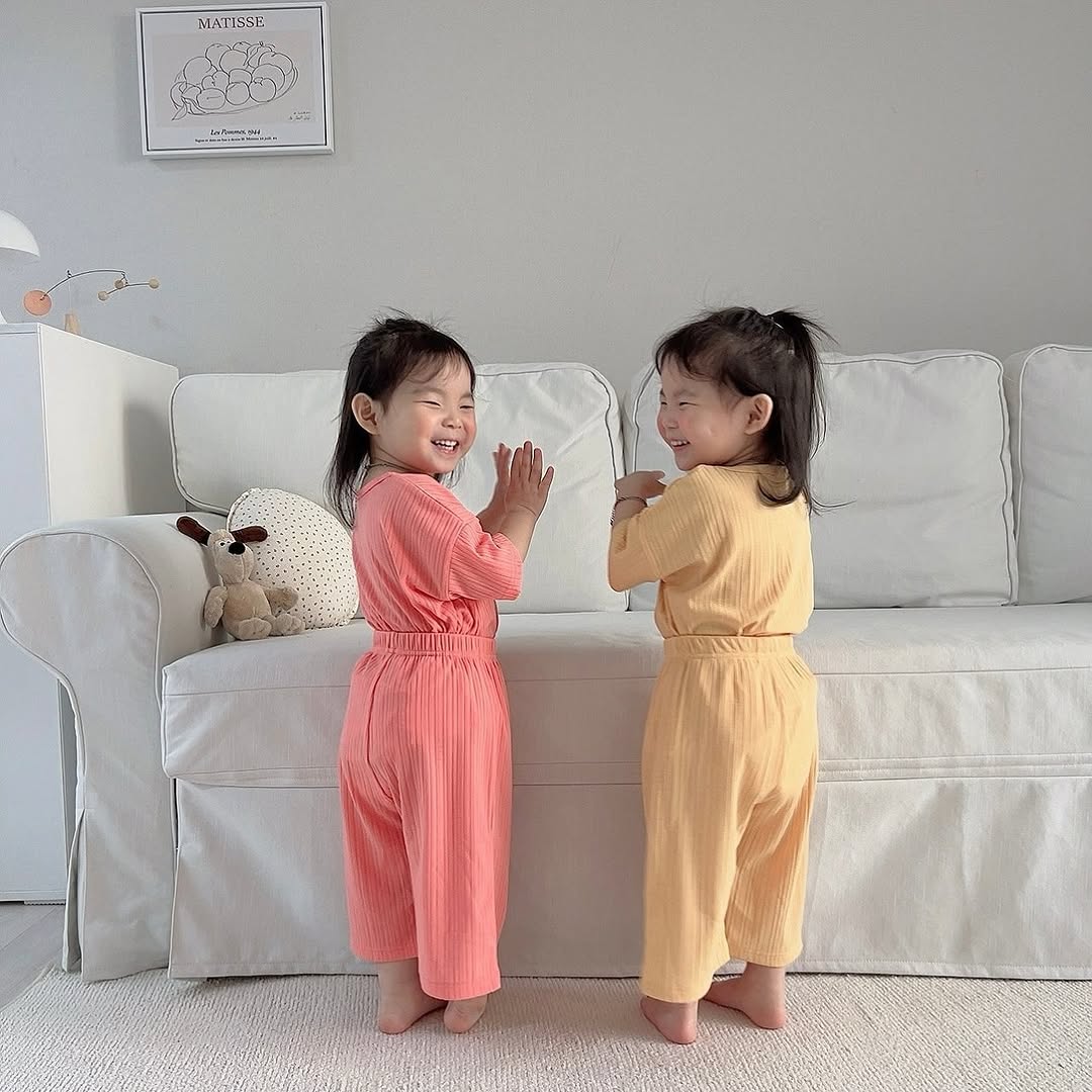 Pijama hoa hoè hoa sói &quot;kiểu bà thím&quot; mặc nhà bất ngờ hot lại, cho con diện cứ phải gọi là chân ái - Ảnh 4.