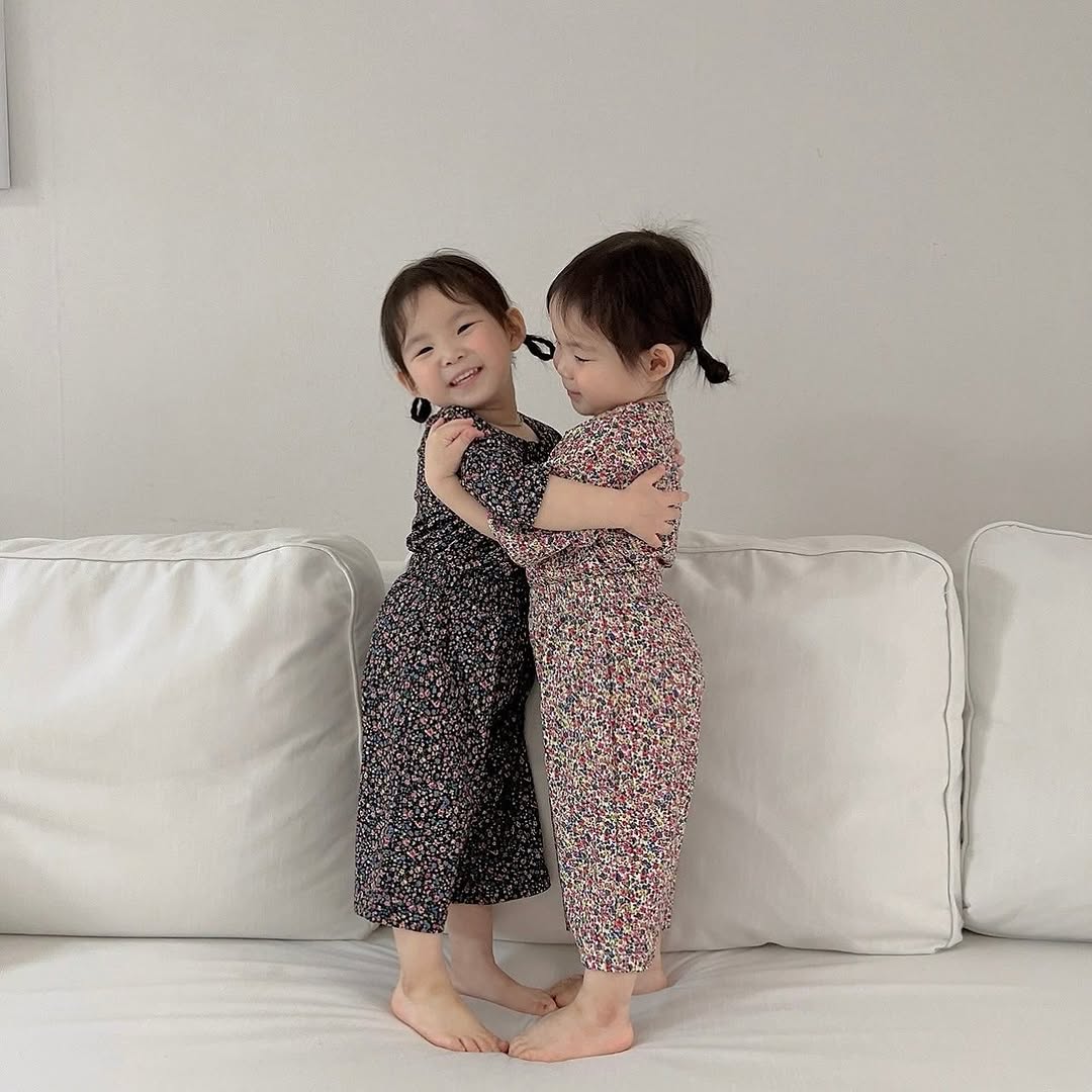 Pijama hoa hoè hoa sói &quot;kiểu bà thím&quot; mặc nhà bất ngờ hot lại, cho con diện cứ phải gọi là chân ái - Ảnh 3.