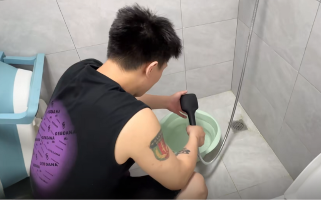 Ch&agrave;ng rể 28 tuổi v&agrave; mẹ vợ U50 đ&atilde; sống như thế n&agrave;o m&agrave; d&acirc;n t&igrave;nh ngỡ ng&agrave;ng: Hiếm ai l&agrave;m được!- Ảnh 1.