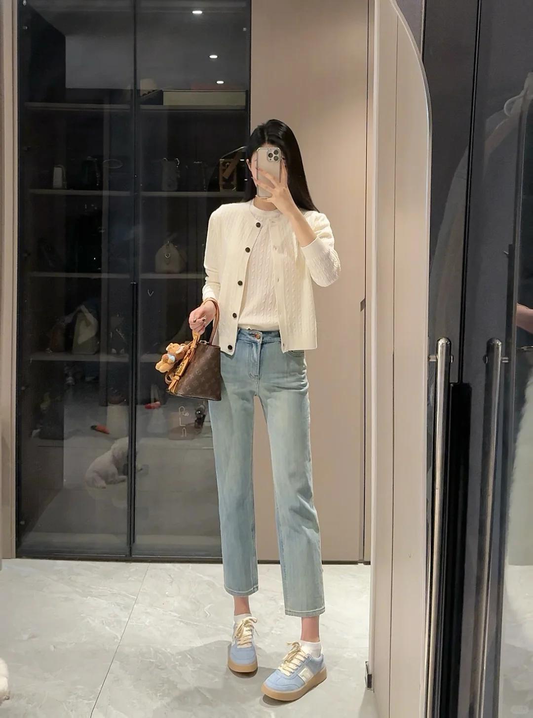 Phụ nữ trung niên diện áo len theo 4 cách này đảm bảo trẻ trung, xinh đẹp lên nhiều phần - Ảnh 9. Phụ nữ trung niên diện áo len theo 4 cách này đảm bảo trẻ trung, xinh đẹp lên nhiều phần - Ảnh 9.