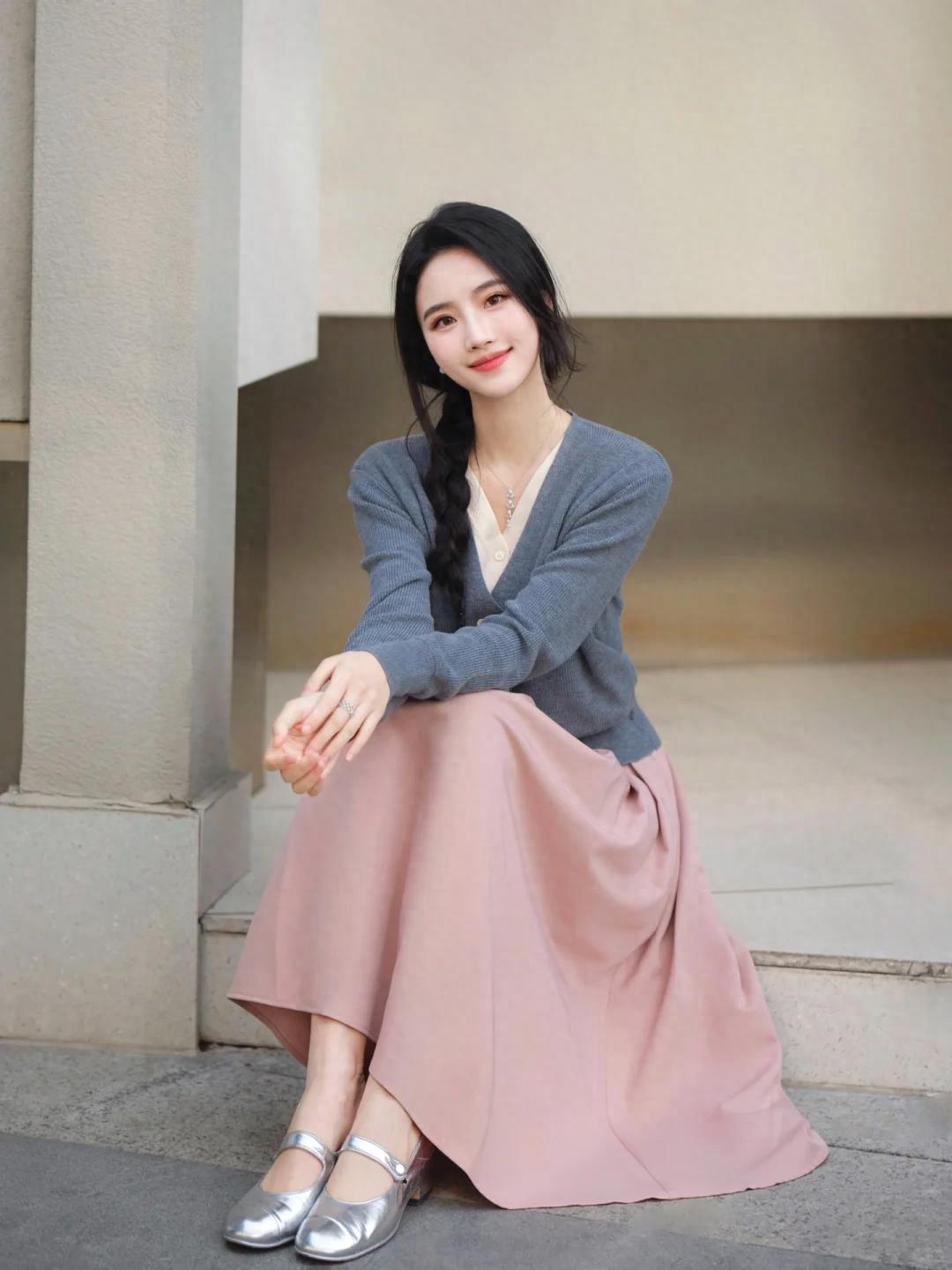 Phụ nữ trung niên diện áo len theo 4 cách này đảm bảo trẻ trung, xinh đẹp lên nhiều phần - Ảnh 1. Phụ nữ trung niên diện áo len theo 4 cách này đảm bảo trẻ trung, xinh đẹp lên nhiều phần - Ảnh 1.