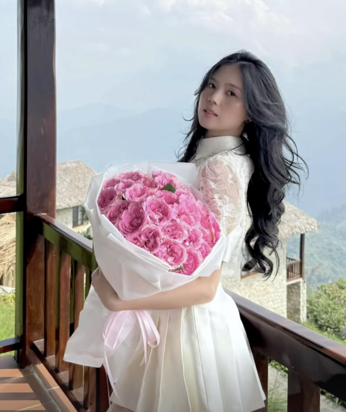 Dàn WAGs Việt khoe sắc rực rỡ ngày 8/3, Doãn Hải My cũng phải lép vế trước cô gái với vóc dáng cực phẩm- Ảnh 16. Dàn WAGs Việt khoe sắc rực rỡ ngày 8/3, Doãn Hải My cũng phải lép vế trước cô gái với vóc dáng cực phẩm- Ảnh 16.