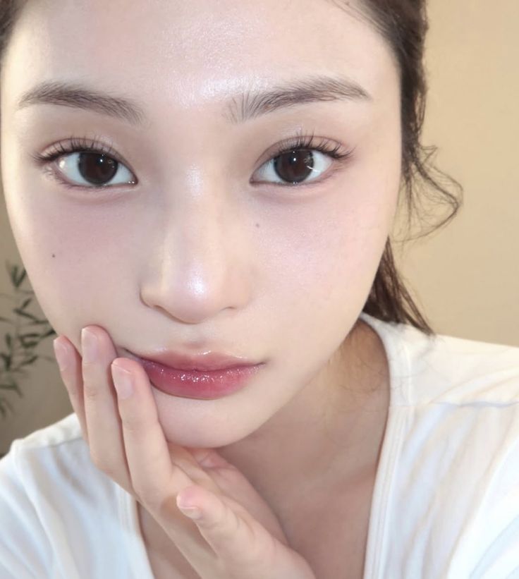 Làn da “kêu cứu” vì thiếu nước hay thiếu ẩm? Câu trả lời sẽ khiến bạn bất ngờ! - Ảnh 1. Làn da “kêu cứu” vì thiếu nước hay thiếu ẩm? Câu trả lời sẽ khiến bạn bất ngờ! - Ảnh 1.
