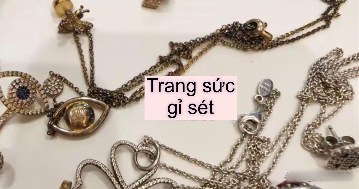 Đến tuổi 50-60, hãy tránh đeo 4 loại trang sức này! Vừa trông rẻ tiền, vừa kém sang - Ảnh 3. Đến tuổi 50-60, hãy tránh đeo 4 loại trang sức này! Vừa trông rẻ tiền, vừa kém sang - Ảnh 3.