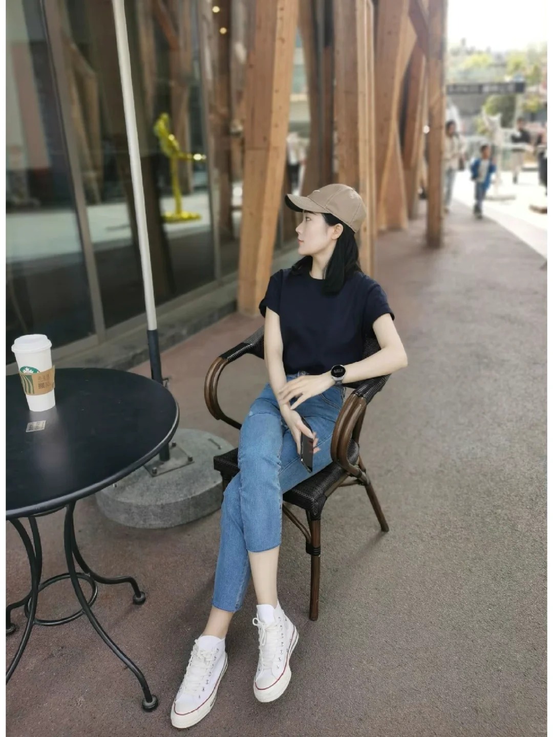 Xuân Hè Này Không Thể Thiếu Đôi Giày Này – Bí Quyết Hoàn Thiện Phong Cách Thời Thượng! - Ảnh 9. Xuân Hè Này Không Thể Thiếu Đôi Giày Này – Bí Quyết Hoàn Thiện Phong Cách Thời Thượng! - Ảnh 9.
