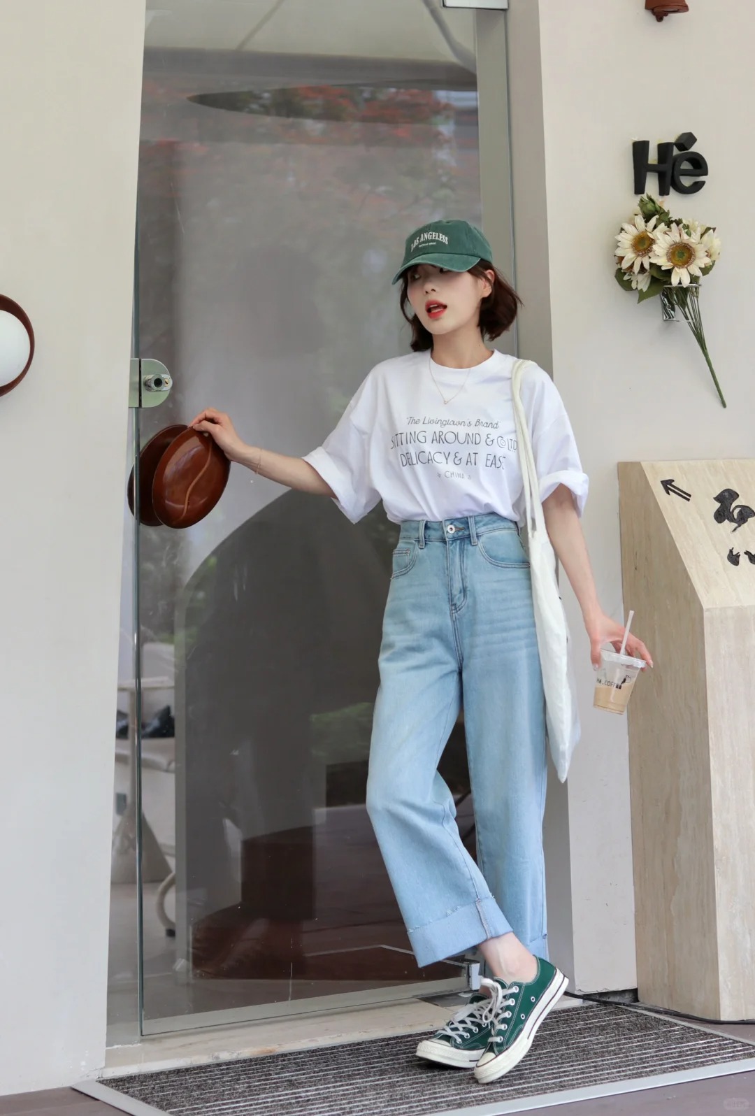 Xuân Hè Này Không Thể Thiếu Đôi Giày Này – Bí Quyết Hoàn Thiện Phong Cách Thời Thượng! - Ảnh 10. Xuân Hè Này Không Thể Thiếu Đôi Giày Này – Bí Quyết Hoàn Thiện Phong Cách Thời Thượng! - Ảnh 10.