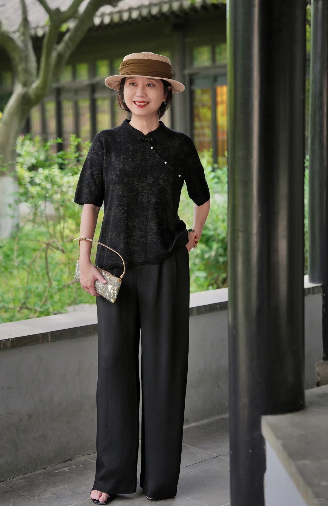 “Quần đen” chính là vũ khí thời trang của phụ nữ trưởng thành – bùng nổ xu hướng năm nay, bởi những gì kinh điển mới thật sự bền vững - Ảnh 3. “Quần đen” chính là vũ khí thời trang của phụ nữ trưởng thành – bùng nổ xu hướng năm nay, bởi những gì kinh điển mới thật sự bền vững - Ảnh 3.