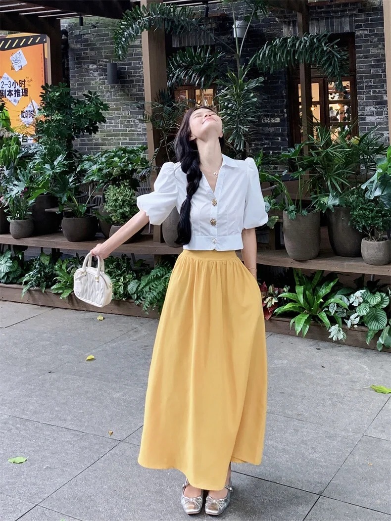 Tôi nhận ra rằng bộ đôi sơ mi và chân váy có thể khiến tôi trông như một nàng thơ nước Pháp - Ảnh 7. Tôi nhận ra rằng bộ đôi sơ mi và chân váy có thể khiến tôi trông như một nàng thơ nước Pháp - Ảnh 7.