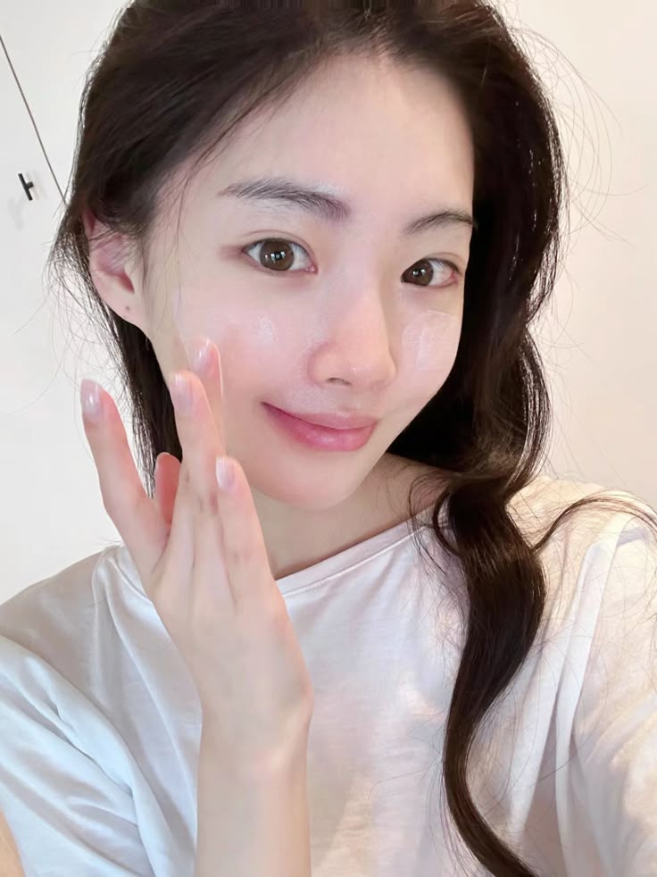 Thứ tự thoa kem có thể thay đổi làn da bạn, bác sĩ da liễu đã khuyên thì không bao giờ thừa - Ảnh 4. Thứ tự thoa kem có thể thay đổi làn da bạn, bác sĩ da liễu đã khuyên thì không bao giờ thừa - Ảnh 4.