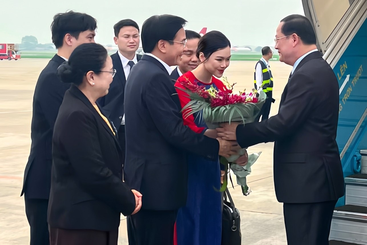 Vẻ đẹp tri thức của cô gái vinh dự tặng hoa Tổng Bí Thư, Chủ tịch Tập Cận Bình: Hoa khôi Học viện Ngoại Giao, đã xinh xắn còn sở hữu thành tích "khủng" - Ảnh 3.