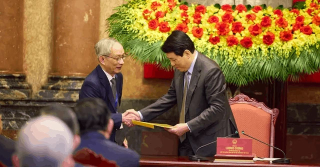 Bức ảnh đặc biệt Nhà giáo Nguyễn Xuân Khang gửi tặng Chủ tịch nước Lương Cường trông như thế nào? - Ảnh 2. Bức ảnh đặc biệt Nhà giáo Nguyễn Xuân Khang gửi tặng Chủ tịch nước Lương Cường trông như thế nào? - Ảnh 2.