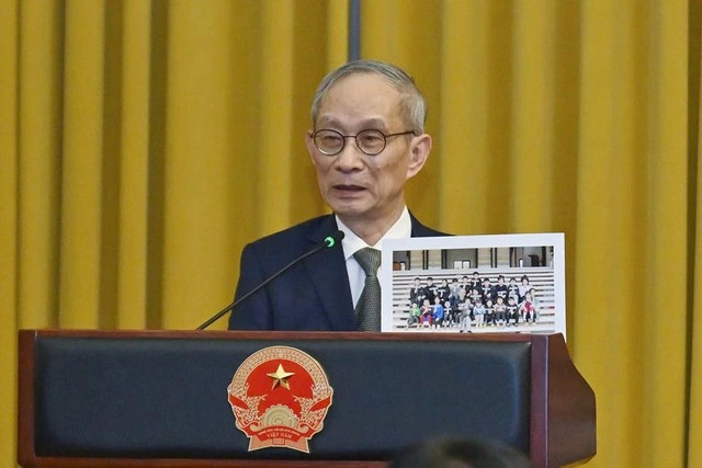Bức ảnh đặc biệt Nhà giáo Nguyễn Xuân Khang gửi tặng Chủ tịch nước Lương Cường trông như thế nào? - Ảnh 1. Bức ảnh đặc biệt Nhà giáo Nguyễn Xuân Khang gửi tặng Chủ tịch nước Lương Cường trông như thế nào? - Ảnh 1.