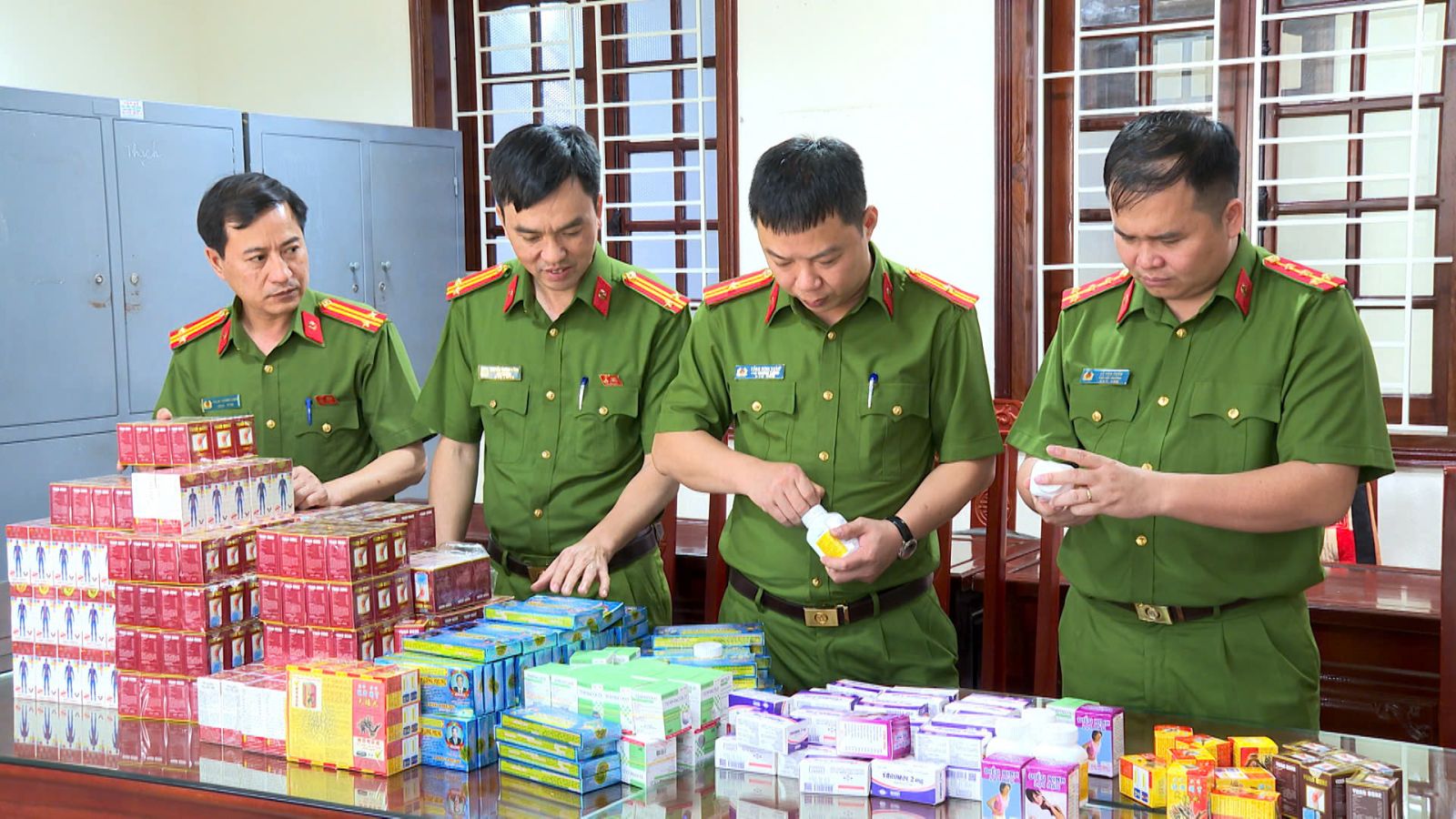 Thông tin mới vụ phá đường dây thuốc giả quy mô toàn quốc- Ảnh 3. Thông tin mới vụ phá đường dây thuốc giả quy mô toàn quốc- Ảnh 3.