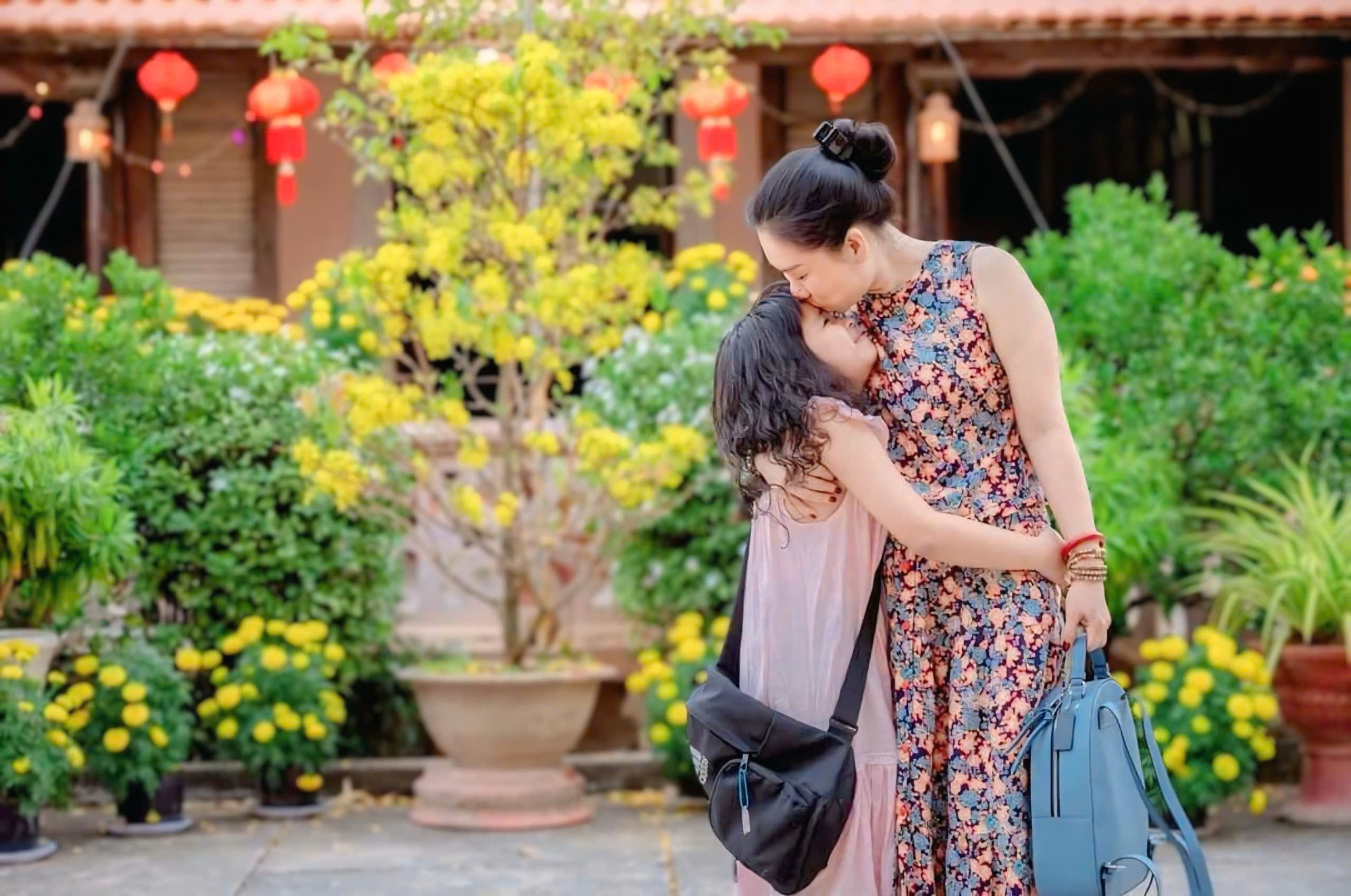 &quot;Mẹ ơi, con muốn tri ân HOÀ BÌNH&quot; - Câu nói của con gái khiến bà mẹ TP.HCM rưng rưng: Nhỏ bé thôi nhưng mẹ tự hào lắm đấy!- Ảnh 3.