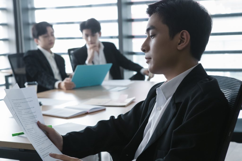 Đàn anh cảnh báo: 5 &quot;cú tát&quot; đầu đời khiến sinh viên mới ra trường &quot;vỡ mộng&quot; - Ảnh 2.