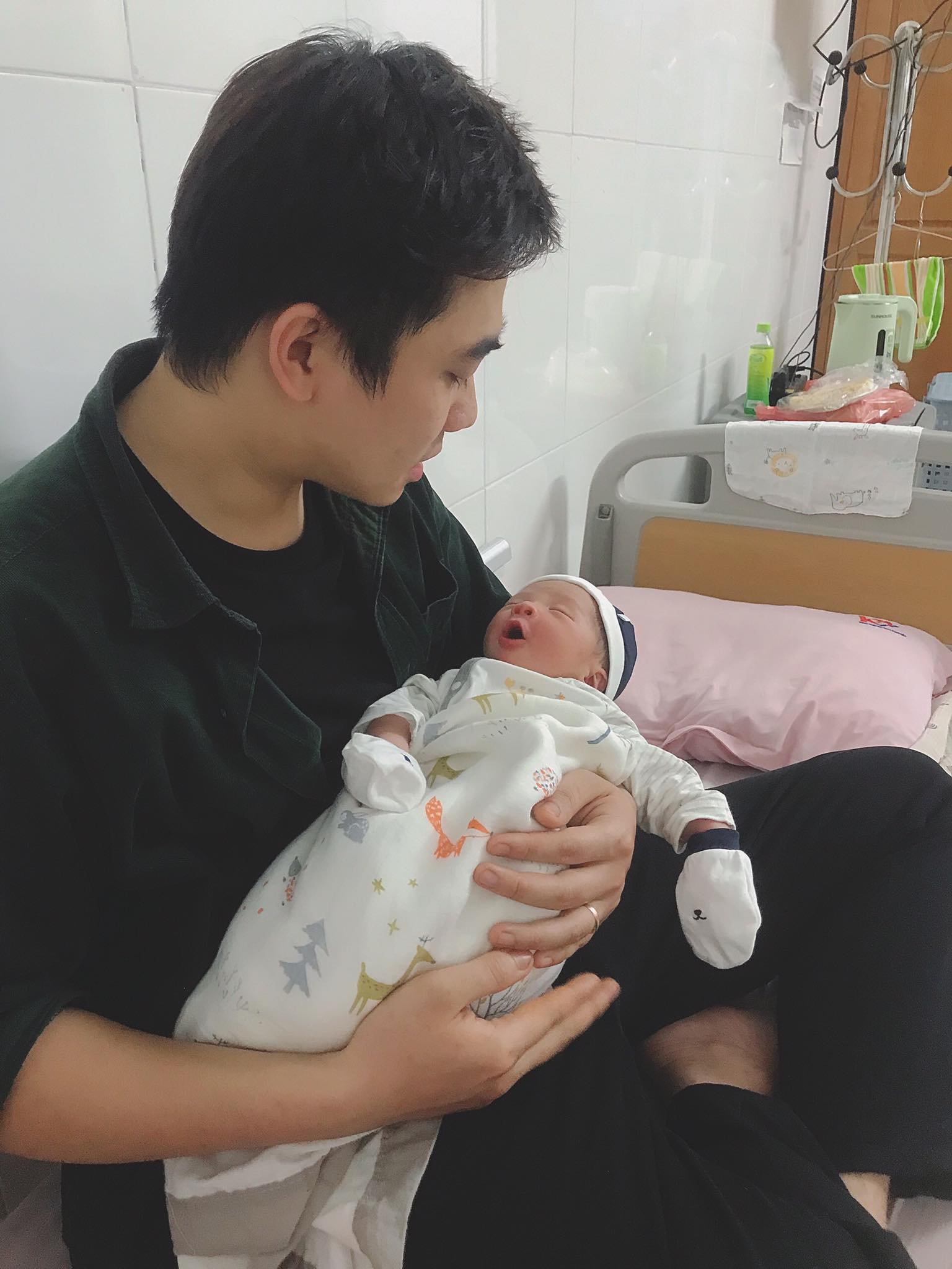 Ông bố 25 tuổi nấu cơm cữ cho vợ: "Anh không giỏi nhiều việc nhưng anh sẽ cố gắng làm tốt điều anh giỏi nhất!" - Ảnh 11. Ông bố 25 tuổi nấu cơm cữ cho vợ: "Anh không giỏi nhiều việc nhưng anh sẽ cố gắng làm tốt điều anh giỏi nhất!" - Ảnh 11.