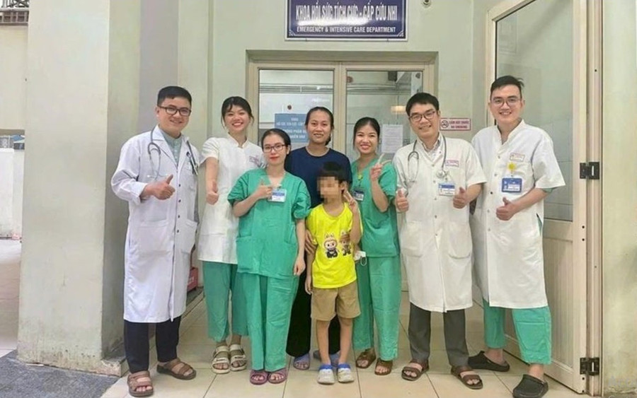 Bệnh viện Trung ương Huế cứu sống bệnh nhi sốc tim nguy kịch - Ảnh 3. Bệnh viện Trung ương Huế cứu sống bệnh nhi sốc tim nguy kịch - Ảnh 3.