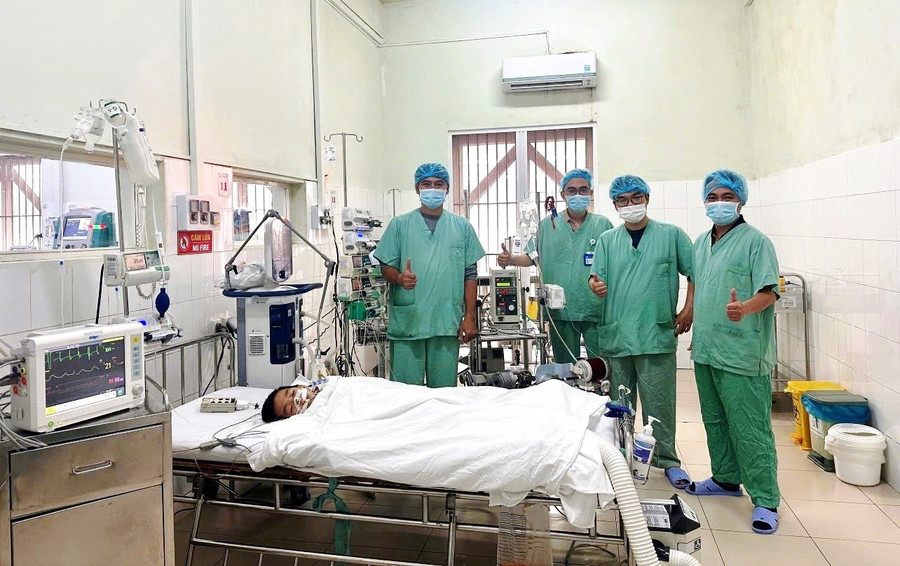 Bệnh viện Trung ương Huế cứu sống bệnh nhi sốc tim nguy kịch - Ảnh 2. Bệnh viện Trung ương Huế cứu sống bệnh nhi sốc tim nguy kịch - Ảnh 2.