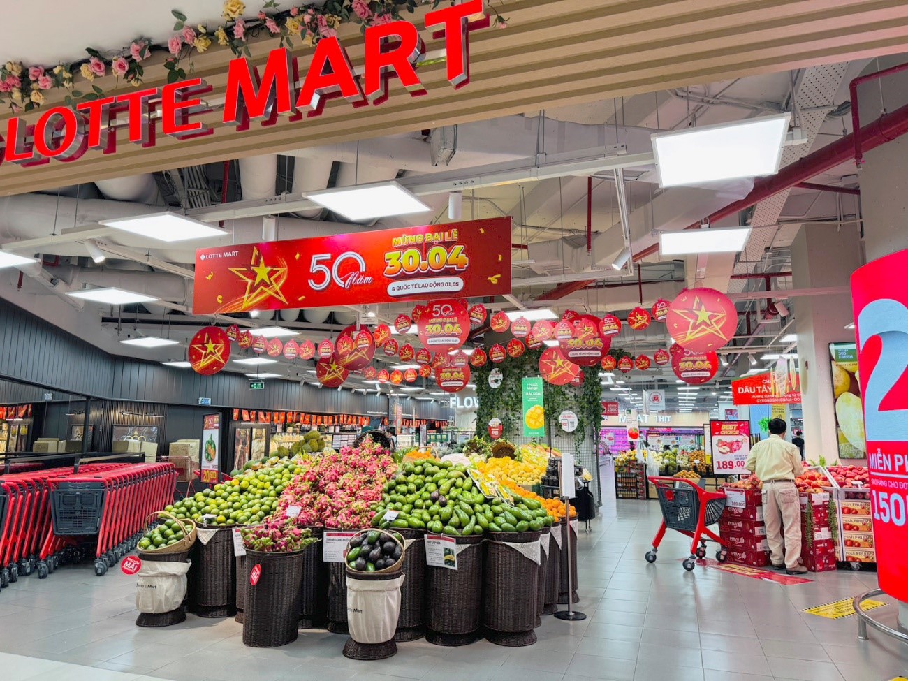 LOTTE Mart khuyến mãi khủng, đáp ứng nhu cầu tiệc tại gia dịp nghỉ lễ 30/4 - Ảnh 1. LOTTE Mart khuyến mãi khủng, đáp ứng nhu cầu tiệc tại gia dịp nghỉ lễ 30/4 - Ảnh 1.