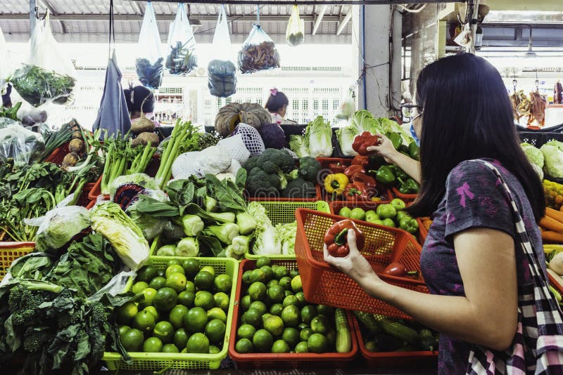 Chợ sáng hay chợ chiều: Đi giờ nào thì túi tiền đỡ "méo mặt"? - Ảnh 4. Chợ sáng hay chợ chiều: Đi giờ nào thì túi tiền đỡ "méo mặt"? - Ảnh 4.