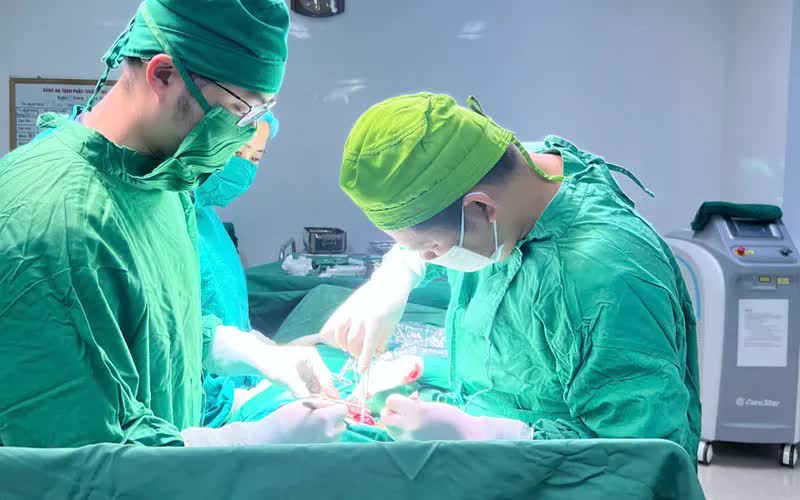 Thức khuya xem b&oacute;ng đ&aacute; ảnh hưởng đến gan thế n&agrave;o? - Ảnh 2.