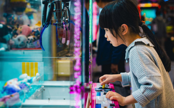 Máy gắp thú hóa ra là "trò lừa thế kỷ": Bảo sao chúng ta tốn nhiều tiền mà gắp mãi không được con nào - Ảnh 1. Máy gắp thú hóa ra là "trò lừa thế kỷ": Bảo sao chúng ta tốn nhiều tiền mà gắp mãi không được con nào - Ảnh 1.