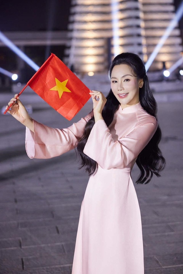 Nữ ca sĩ Việt là thủ khoa trường quân đội, trả lời cực thông minh khi bị đồn là đại gia - Ảnh 1. Nữ ca sĩ Việt là thủ khoa trường quân đội, trả lời cực thông minh khi bị đồn là đại gia - Ảnh 1.
