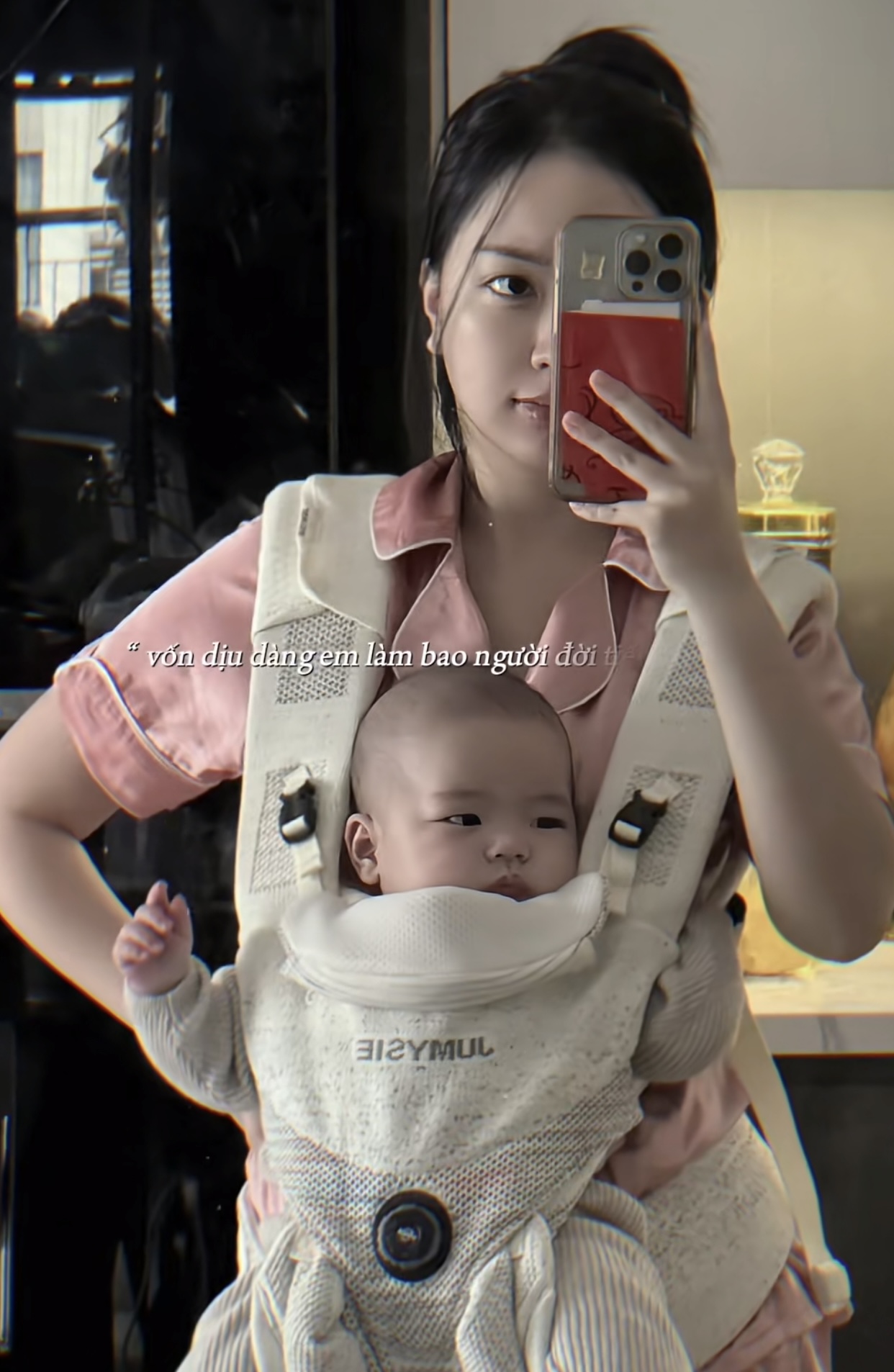 Nàng WAG vượt cả Doãn Hải My, Chu Thanh Huyền, được dân mạng khen xinh nhất, lộ diện sau sinh không thể nhận ra- Ảnh 5. Nàng WAG vượt cả Doãn Hải My, Chu Thanh Huyền, được dân mạng khen xinh nhất, lộ diện sau sinh không thể nhận ra- Ảnh 5.