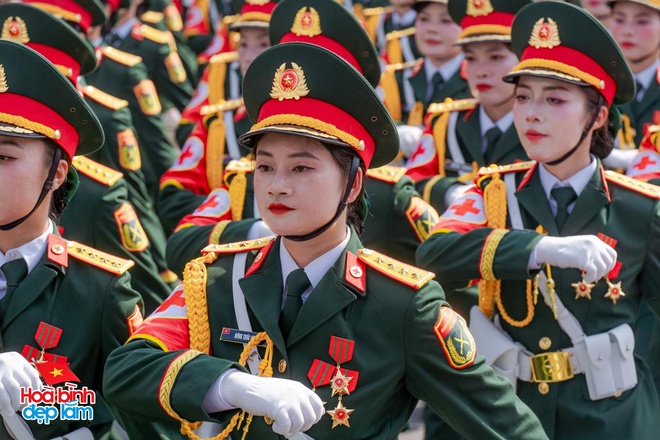 Đẹp sao cảnh tượng trùng trùng đoàn quân đi trong vòng tay nhân dân - Ảnh 19. Đẹp sao cảnh tượng trùng trùng đoàn quân đi trong vòng tay nhân dân - Ảnh 19.