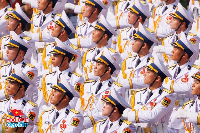 Đẹp sao cảnh tượng trùng trùng đoàn quân đi trong vòng tay nhân dân - Ảnh 25. Đẹp sao cảnh tượng trùng trùng đoàn quân đi trong vòng tay nhân dân - Ảnh 25.