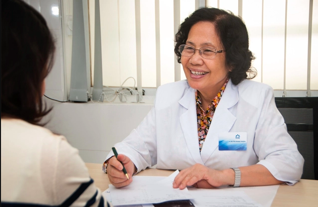 GS.BS Nguyễn Thị Ngọc Phượng: Người phụ nữ từ chối hai lần sang Pháp để ở lại Việt Nam tìm ra điều &quot;bí ẩn khủng khiếp&quot; và làm nên điều kỳ diệu - Ảnh 2.