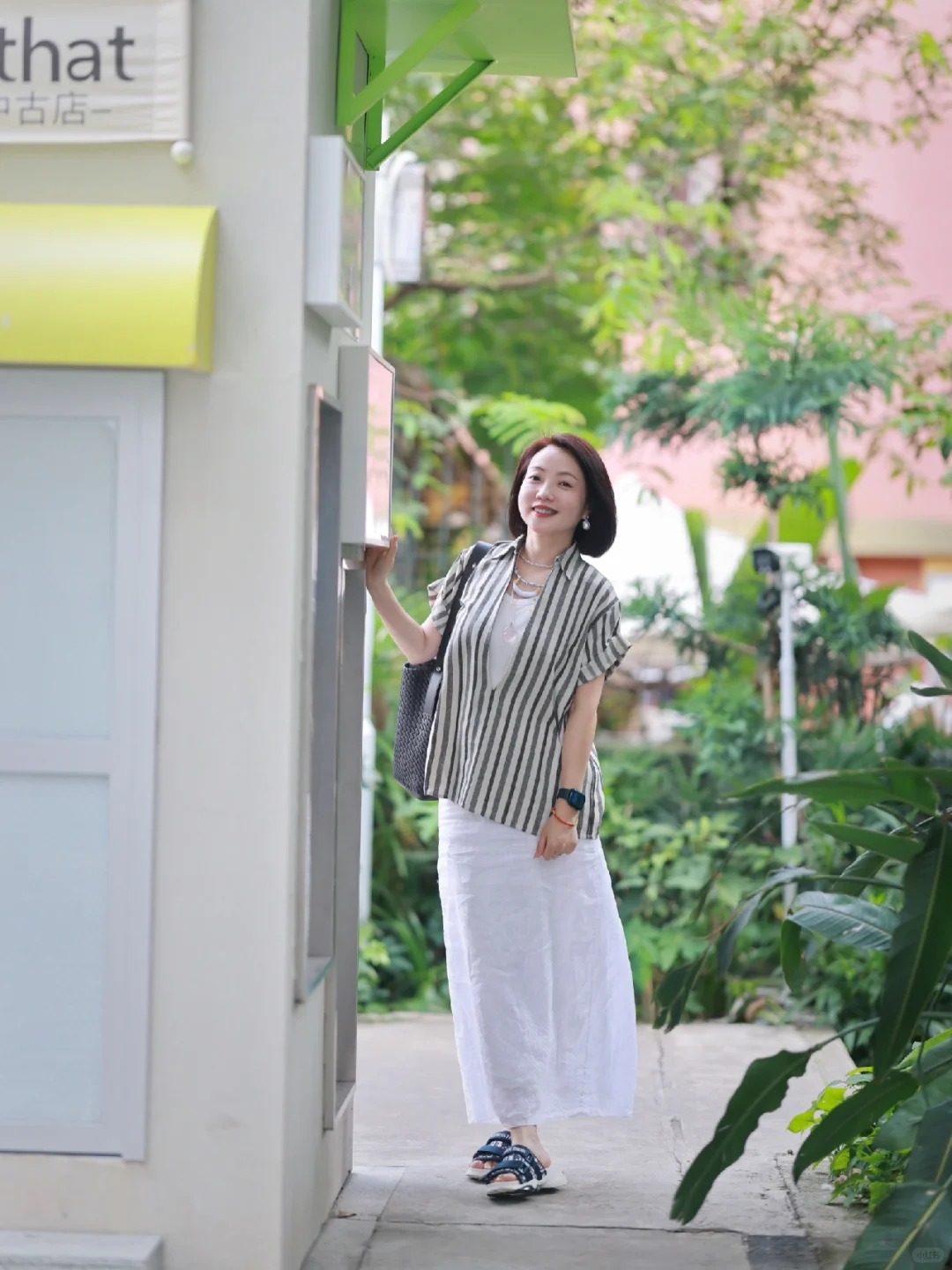 Phụ nữ trung niên mặc sơ mi thế nào để vừa sang, vừa cuốn hút? - Ảnh 9. Phụ nữ trung niên mặc sơ mi thế nào để vừa sang, vừa cuốn hút? - Ảnh 9.