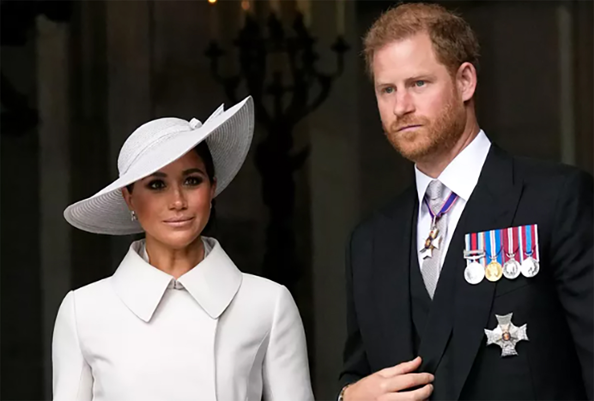 Meghan bị phát hiện vẫn sử dụng danh xưng hoàng gia, tiếp tục dấy lên tranh cãi về khả năng tước bỏ- Ảnh 3. Meghan bị phát hiện vẫn sử dụng danh xưng hoàng gia, tiếp tục dấy lên tranh cãi về khả năng tước bỏ- Ảnh 3.