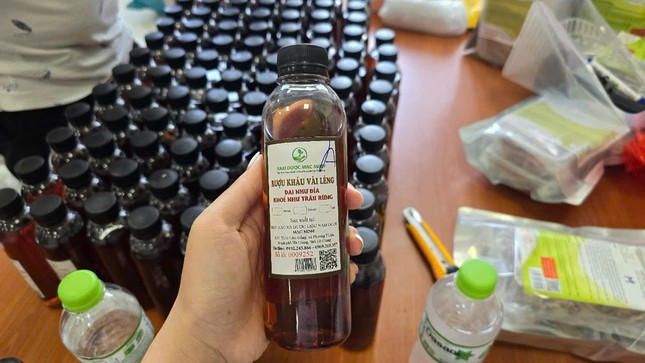 Công an Hà Nội vạch trần thủ đoạn của đường dây sản xuất, tiêu thụ thuốc tăng cường sinh lý giả - Ảnh 2. Công an Hà Nội vạch trần thủ đoạn của đường dây sản xuất, tiêu thụ thuốc tăng cường sinh lý giả - Ảnh 2.