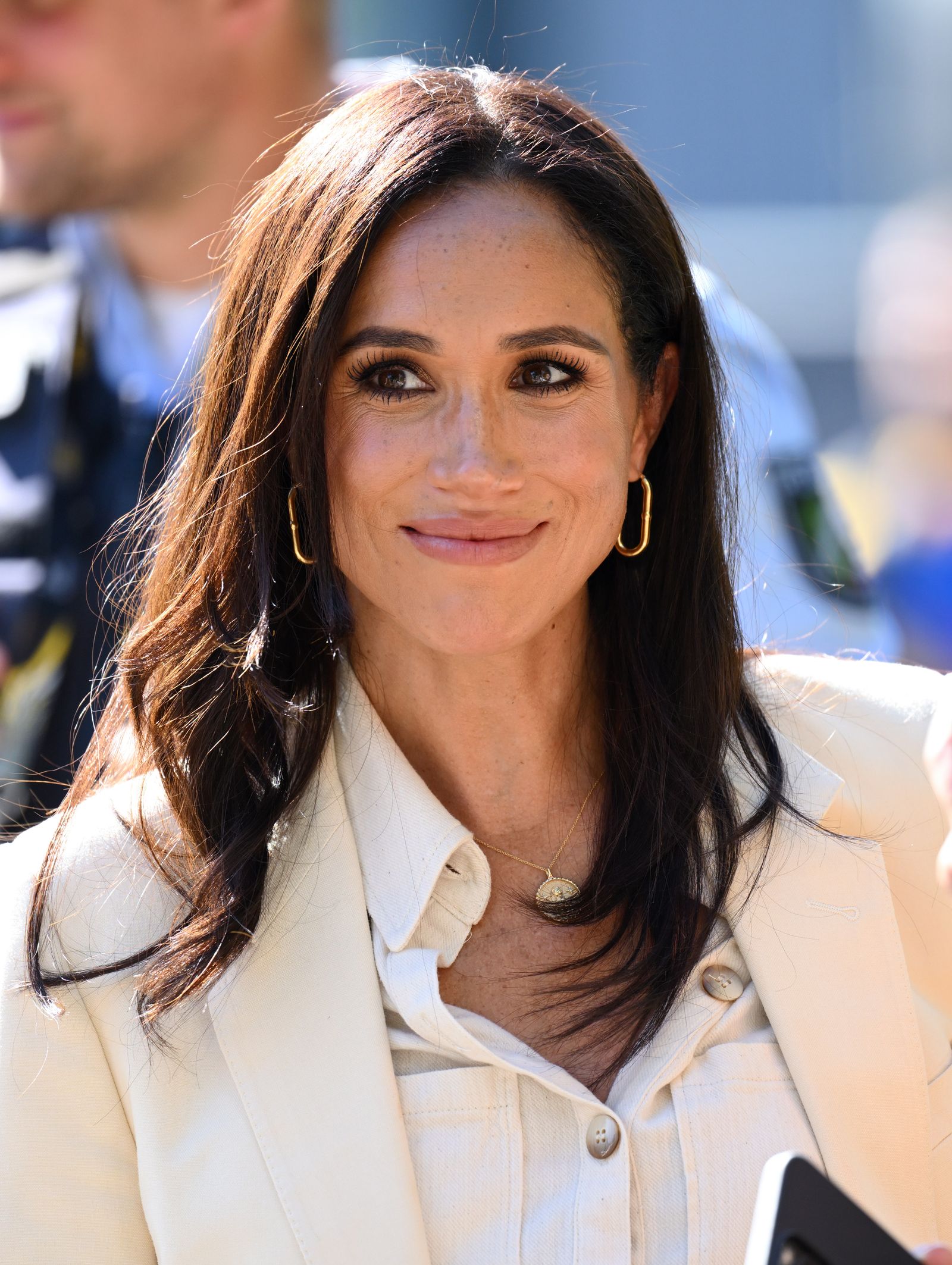 Meghan bị phát hiện vẫn sử dụng danh xưng hoàng gia, tiếp tục dấy lên tranh cãi về khả năng tước bỏ- Ảnh 2. Meghan bị phát hiện vẫn sử dụng danh xưng hoàng gia, tiếp tục dấy lên tranh cãi về khả năng tước bỏ- Ảnh 2.