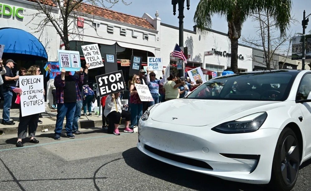 Elon Musk bị coi thường: Tesla chỉ sống sót nhờ bán 595 triệu USD tín chỉ carbon, các hãng xe hơi không còn tin vào tầm nhìn của tỷ phú giàu nhất hành tinh - Ảnh 3. Elon Musk bị coi thường: Tesla chỉ sống sót nhờ bán 595 triệu USD tín chỉ carbon, các hãng xe hơi không còn tin vào tầm nhìn của tỷ phú giàu nhất hành tinh - Ảnh 3.