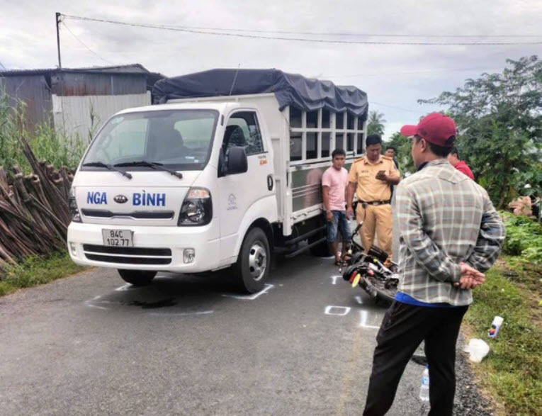 Vụ nổ súng ở Vĩnh Long: Cần làm rõ nguyên nhân dẫn đến nghi phạm trả thù người lái xe tải - Ảnh 2. Vụ nổ súng ở Vĩnh Long: Cần làm rõ nguyên nhân dẫn đến nghi phạm trả thù người lái xe tải - Ảnh 2.