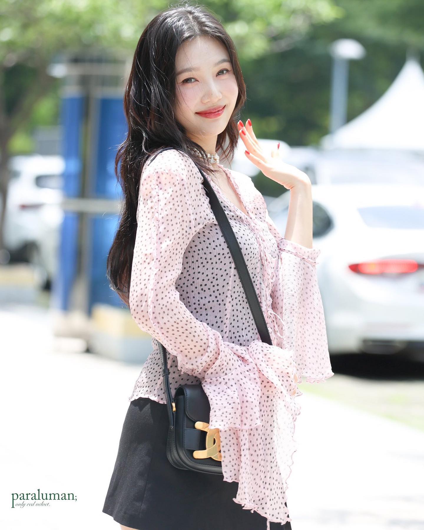 Huyền thoại váy hoa khiến ai ngắm cũng muốn điệu đà hơn trong mùa hè này - Ảnh 4. Huyền thoại váy hoa khiến ai ngắm cũng muốn điệu đà hơn trong mùa hè này - Ảnh 4.