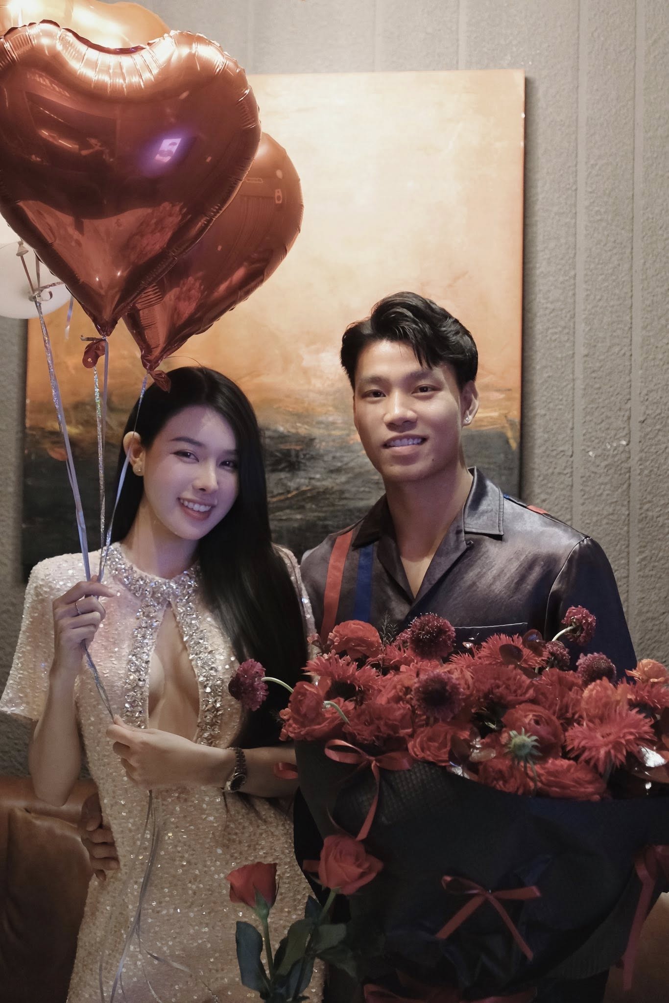Giữa tin đồn quá khứ ăn chơi, bạn gái Giữa tin đồn quá khứ ăn chơi, bạn gái