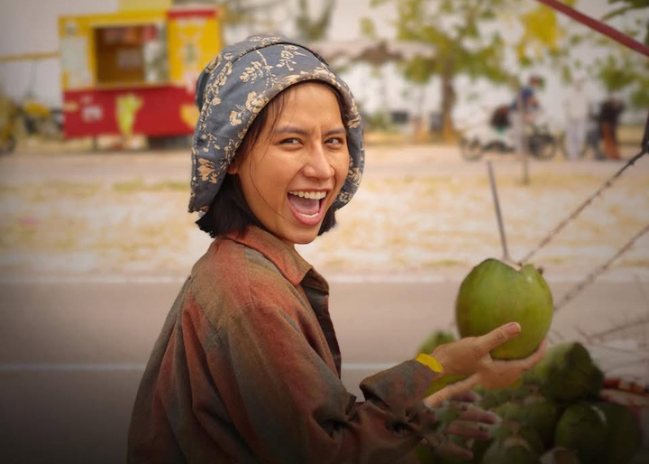 Nữ diễn viên duy nhất đóng 2 phim dịp lễ: 'Tôi vẫn ở nhà thuê, đi xe công nghệ' - Ảnh 2. Nữ diễn viên duy nhất đóng 2 phim dịp lễ: 'Tôi vẫn ở nhà thuê, đi xe công nghệ' - Ảnh 2.