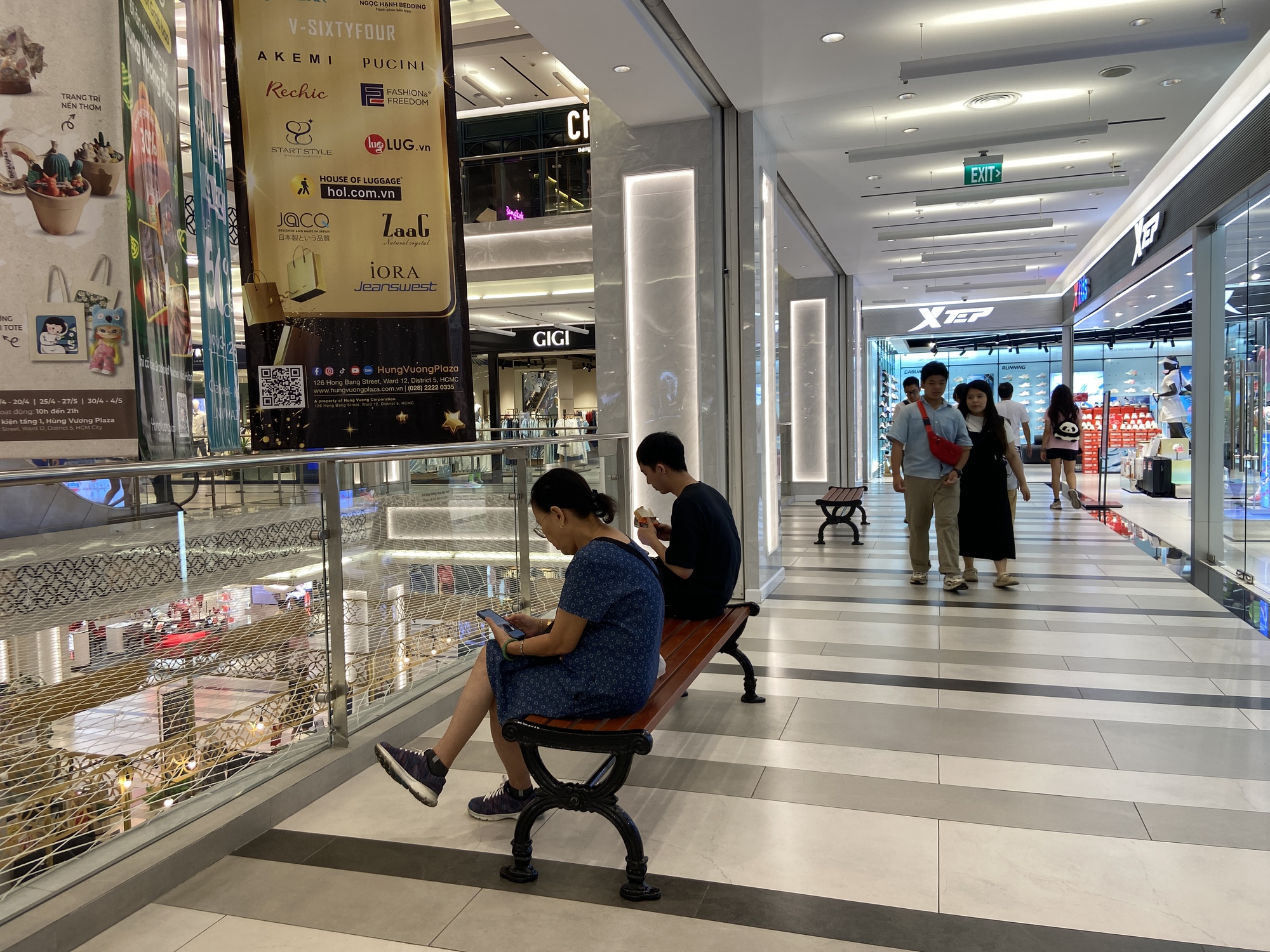 Một TTTM chung chủ với Vạn Hạnh Mall cũng bất ngờ lắp đặt tấm lưới bảo vệ, thu hút sự chú ý của đông đảo dân tình - Ảnh 7. Một TTTM chung chủ với Vạn Hạnh Mall cũng bất ngờ lắp đặt tấm lưới bảo vệ, thu hút sự chú ý của đông đảo dân tình - Ảnh 7.