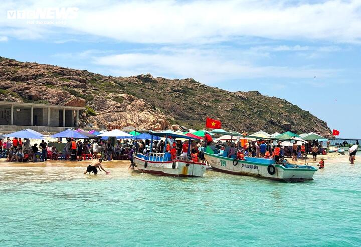 Mô tô nước lao vào bờ, một cháu bé thiệt mạng - Ảnh 1. Mô tô nước lao vào bờ, một cháu bé thiệt mạng - Ảnh 1.